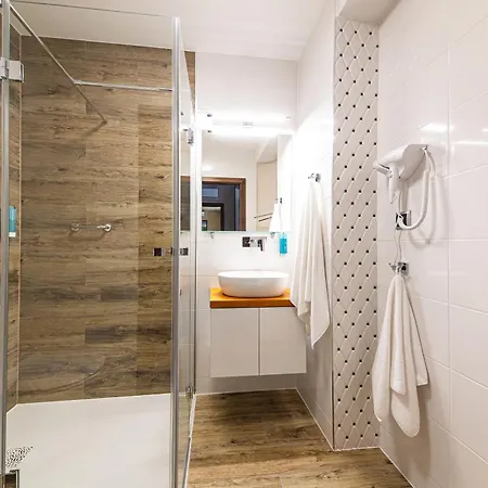 Marton Hotel 4*